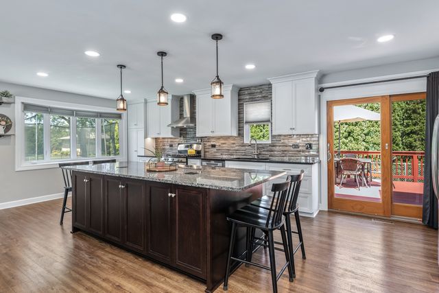 2422 Chippewa Court, Lisle, IL 60532