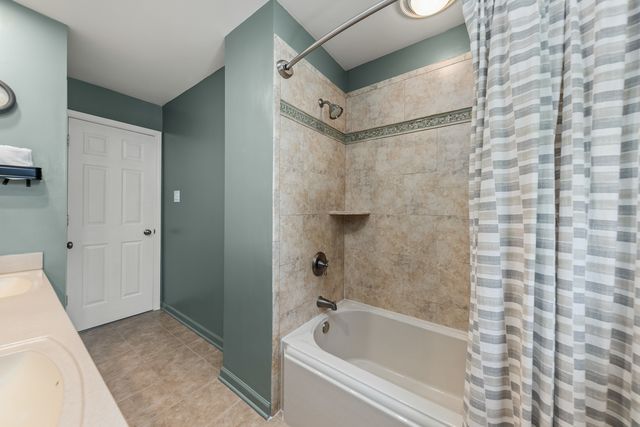 2422 Chippewa Court, Lisle, IL 60532