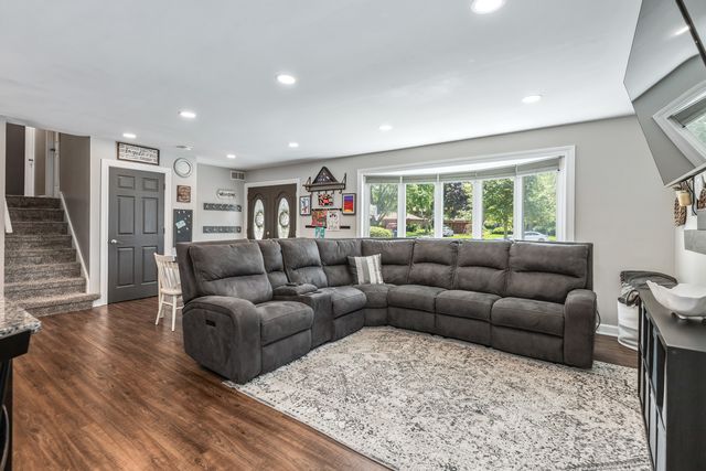 2422 Chippewa Court, Lisle, IL 60532
