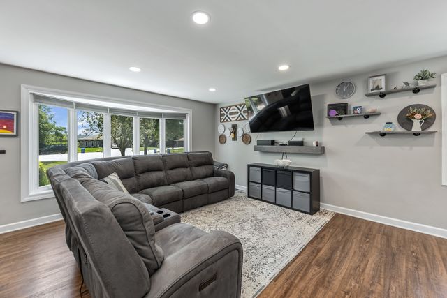 2422 Chippewa Court, Lisle, IL 60532