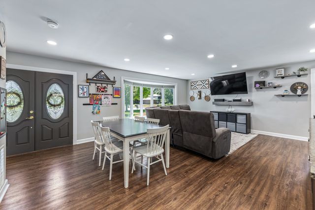 2422 Chippewa Court, Lisle, IL 60532