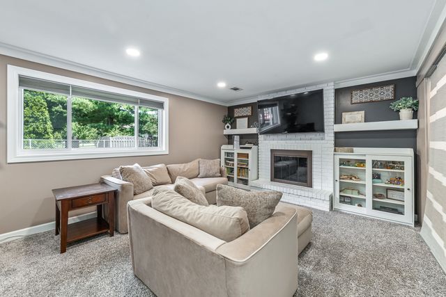 2422 Chippewa Court, Lisle, IL 60532
