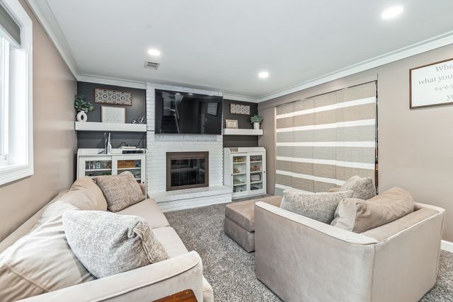 2422 Chippewa Court, Lisle, IL 60532