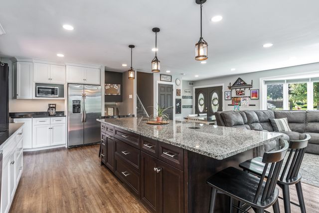 2422 Chippewa Court, Lisle, IL 60532