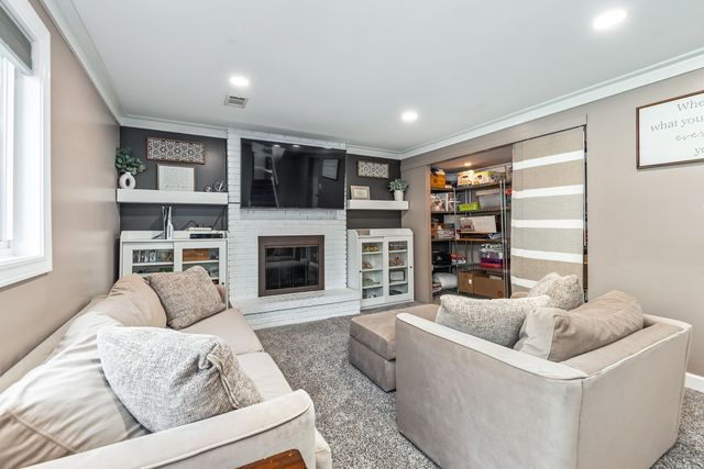 2422 Chippewa Court, Lisle, IL 60532