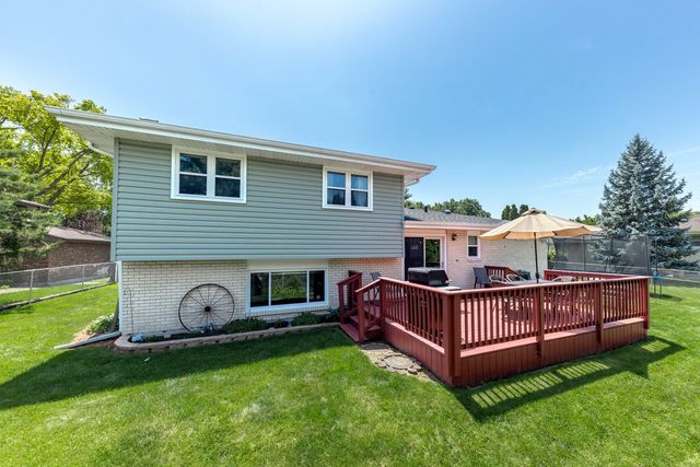 2422 Chippewa Court, Lisle, IL 60532
