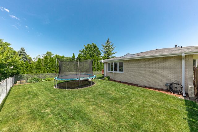 2422 Chippewa Court, Lisle, IL 60532