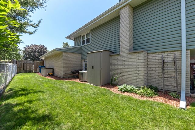 2422 Chippewa Court, Lisle, IL 60532