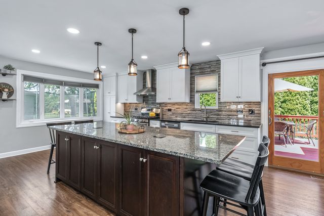 2422 Chippewa Court, Lisle, IL 60532
