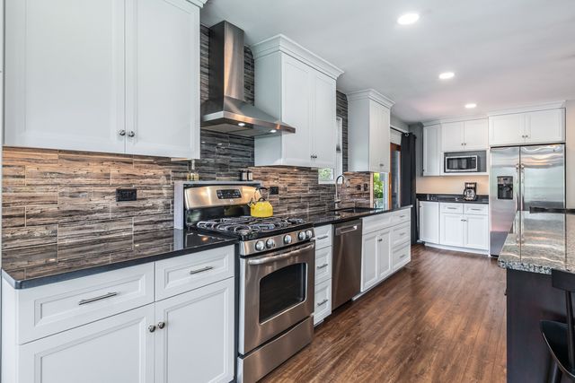 2422 Chippewa Court, Lisle, IL 60532