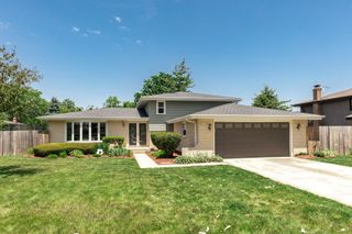 2422 Chippewa Court, Lisle, IL 60532