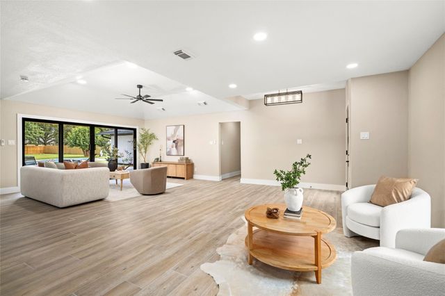 698 Orange Grove Street, League City, TX 77573