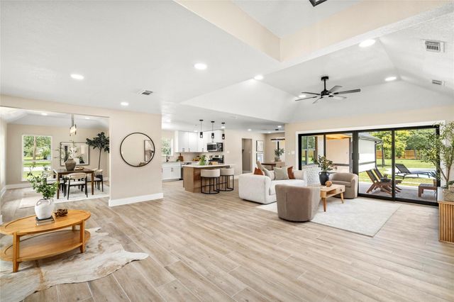 698 Orange Grove Street, League City, TX 77573