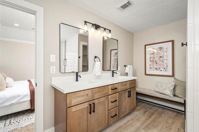 698 Orange Grove Street, League City, TX 77573