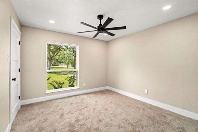 698 Orange Grove Street, League City, TX 77573