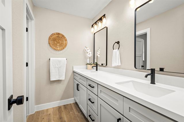 698 Orange Grove Street, League City, TX 77573