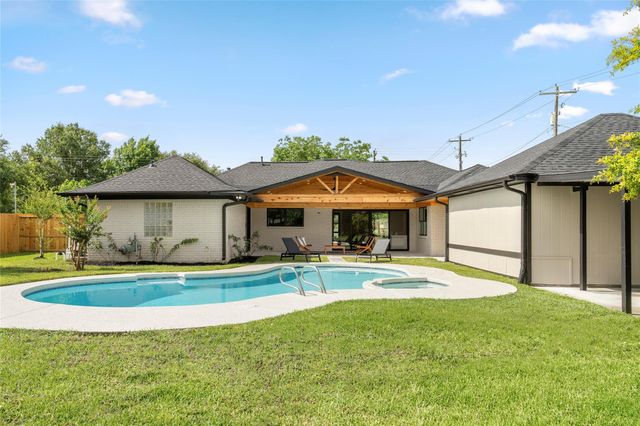 698 Orange Grove Street, League City, TX 77573