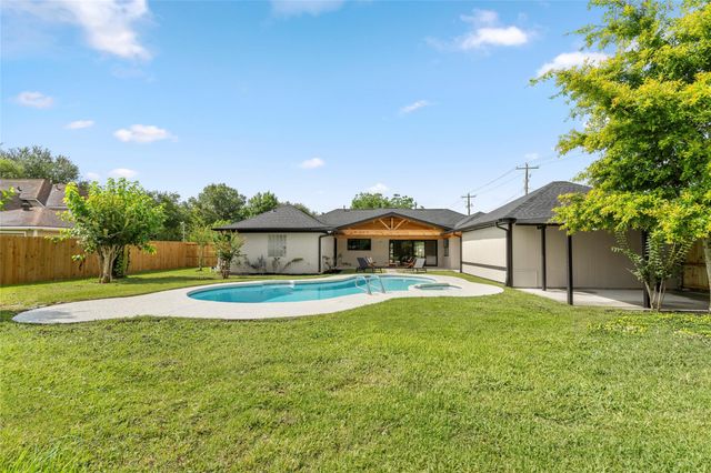 698 Orange Grove Street, League City, TX 77573