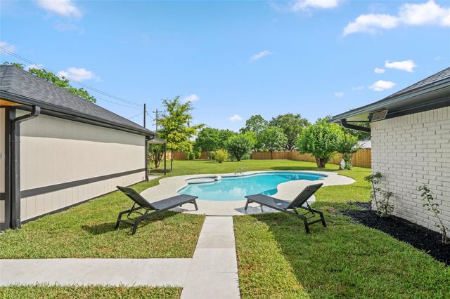 698 Orange Grove Street, League City, TX 77573