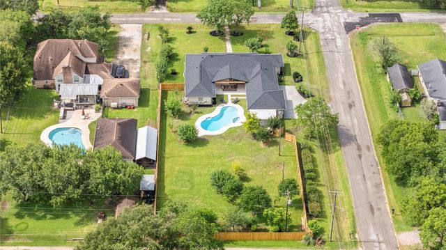 698 Orange Grove Street, League City, TX 77573