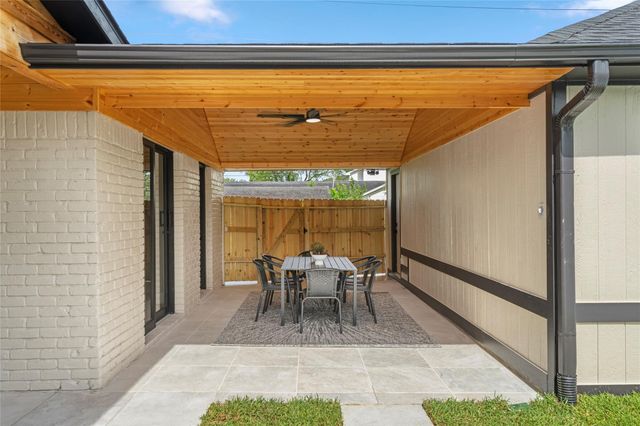 698 Orange Grove Street, League City, TX 77573
