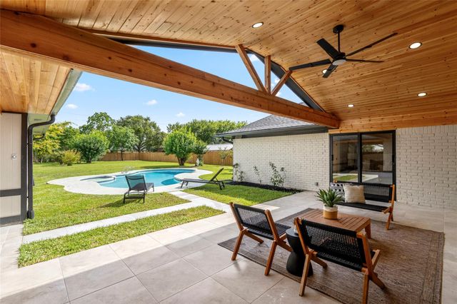 698 Orange Grove Street, League City, TX 77573
