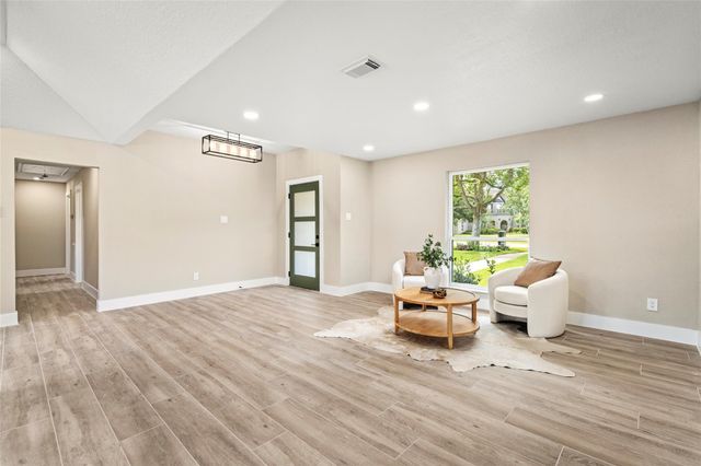 698 Orange Grove Street, League City, TX 77573