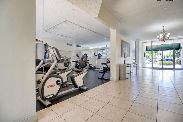 800 Parkview Drive 225, Hallandale Beach, FL 33009