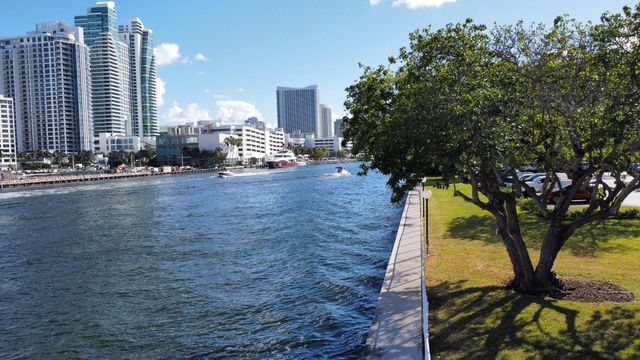 800 Parkview Drive 225, Hallandale Beach, FL 33009