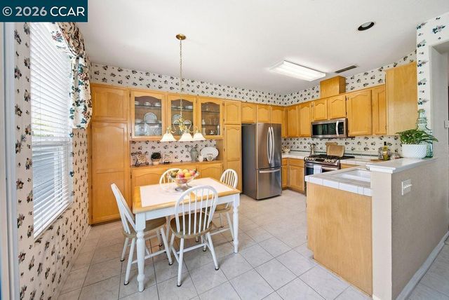 4901 Keller Ridge Dr, Clayton, CA 94517