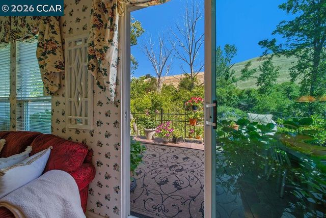4901 Keller Ridge Dr, Clayton, CA 94517