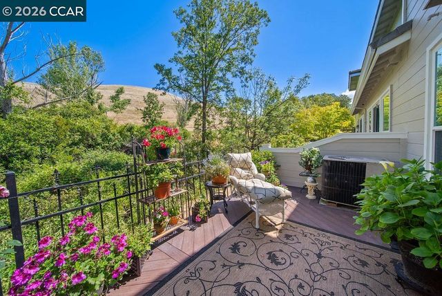 4901 Keller Ridge Dr, Clayton, CA 94517