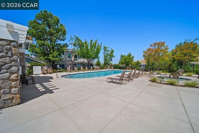 4901 Keller Ridge Dr, Clayton, CA 94517