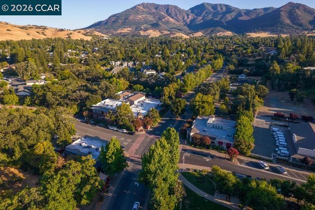 4901 Keller Ridge Dr, Clayton, CA 94517