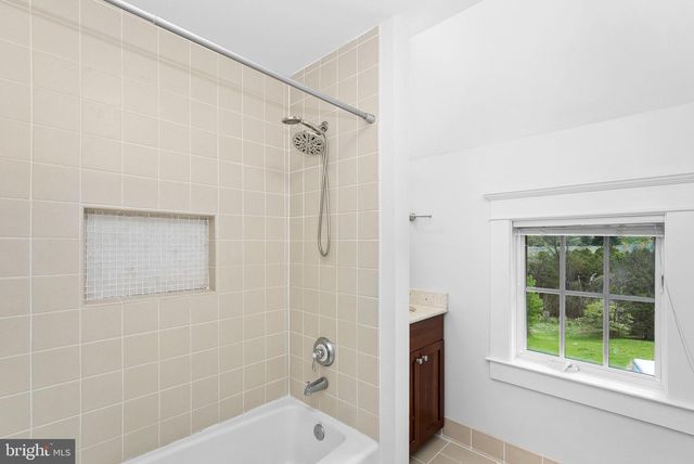 40988 REDWING SONG LN, Lovettsville, VA 20180