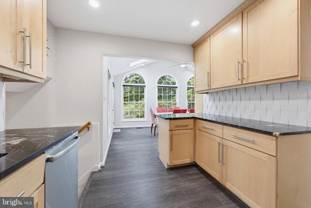 8305 BRIAR CREEK DR, Annandale, VA 22003