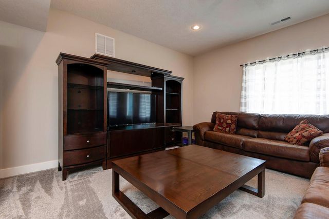 707 N Fox Hill Circle, Nixa, MO 65714