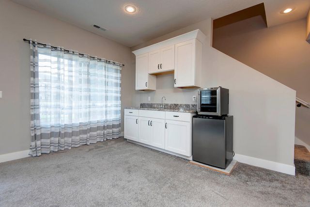 707 N Fox Hill Circle, Nixa, MO 65714