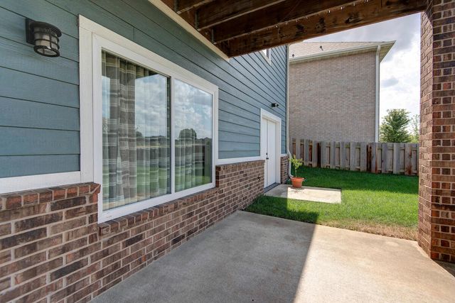 707 N Fox Hill Circle, Nixa, MO 65714