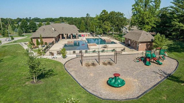 707 N Fox Hill Circle, Nixa, MO 65714