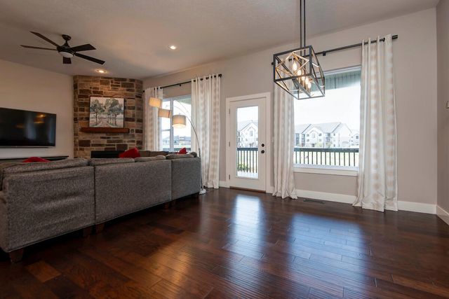 707 N Fox Hill Circle, Nixa, MO 65714
