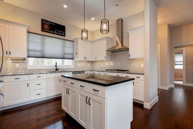 707 N Fox Hill Circle, Nixa, MO 65714