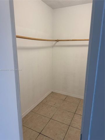 1710 NE 191st St 411-3, Miami, FL 33179