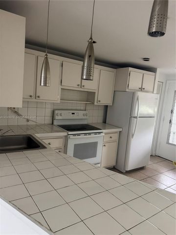 1710 NE 191st St 411-3, Miami, FL 33179