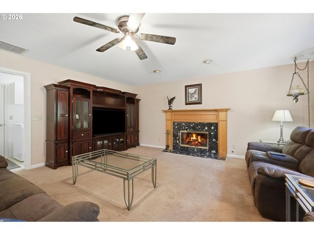 4616 Se HULL Ave, Milwaukie, OR 97267