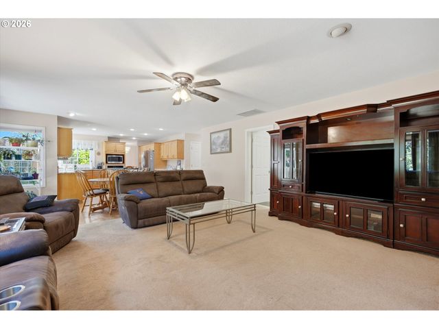 4616 Se HULL Ave, Milwaukie, OR 97267