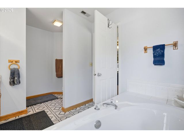 4616 Se HULL Ave, Milwaukie, OR 97267
