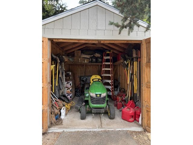 4616 Se HULL Ave, Milwaukie, OR 97267