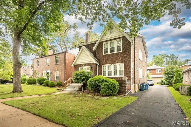 1102 Edward Terrace, St Louis, MO 63117