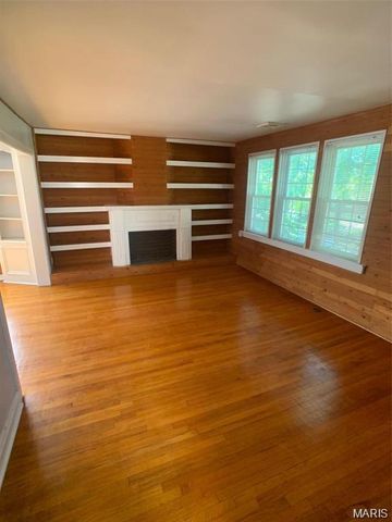 1102 Edward Terrace, St Louis, MO 63117